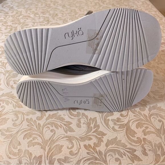 Ryka Boots ‘Guinevere’ Silver Gray Stretch & Side Zip NWOT Gorgeous - Picture 10 of 10